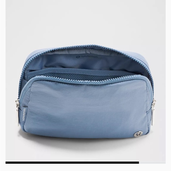Lululemon Everywhere Belt Bag 1L Washed Denim - Picture 2 of 8